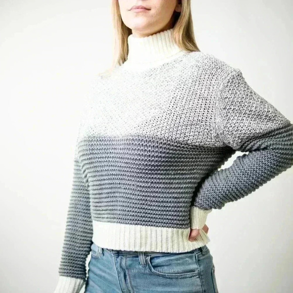 Crochet Knit 2 Tone Sweater - Picture 3 of 8